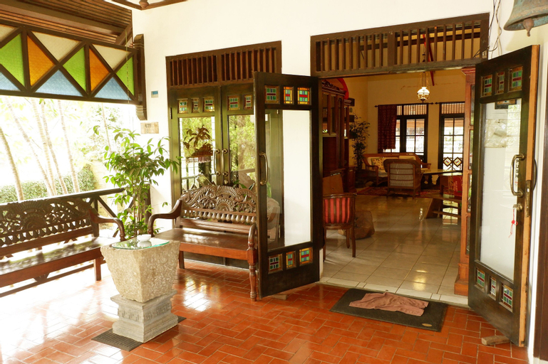 OYO 604 Cemara's Homestay, Malang