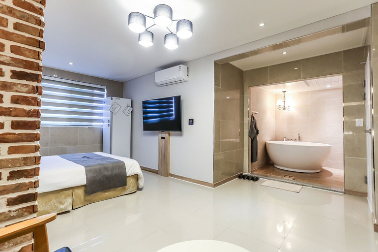 Picasso Hotel, Donghae