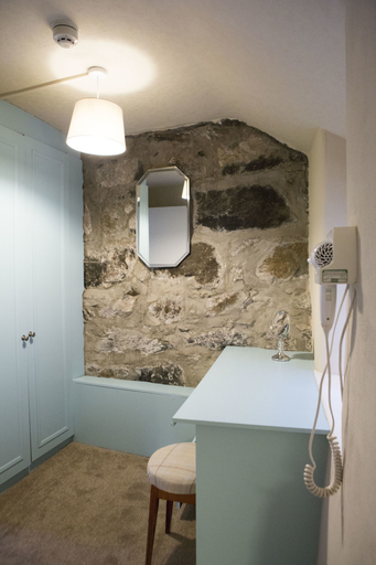 Bathroom 4, Prince Llewelyn Hotel, Gwynedd