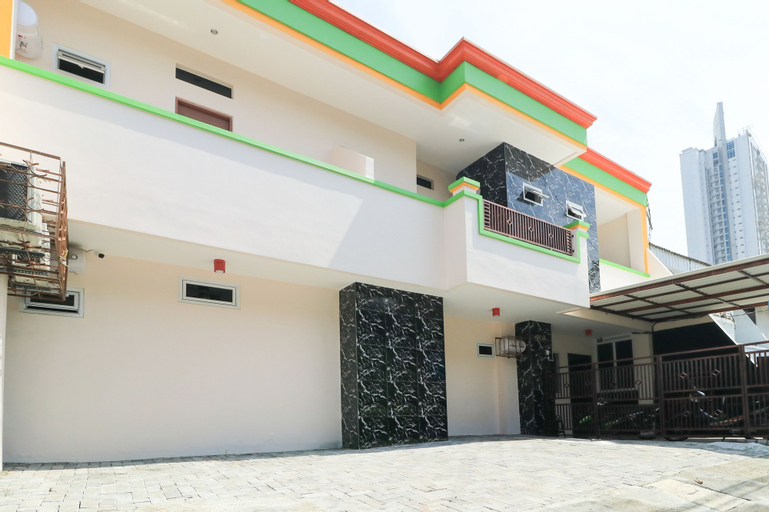 D Rainbow West Homestay, Surabaya