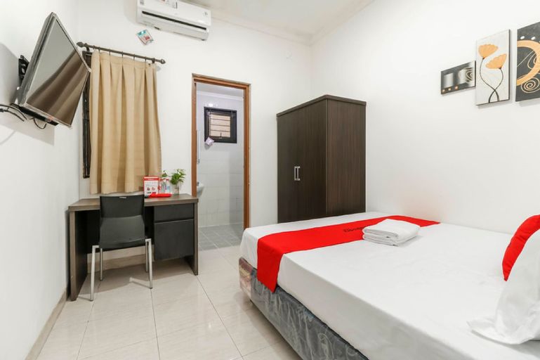 RedDoorz Plus near Trisakti University, West Jakarta