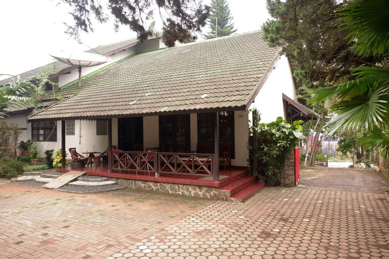 OYO 604 Cemara's Homestay, Malang