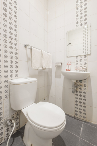 Bathroom 4, New Legend Hotel, Makassar