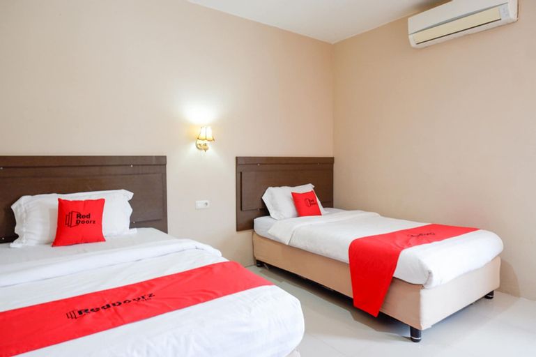 RedDoorz Plus near Haluoleo University, Kendari