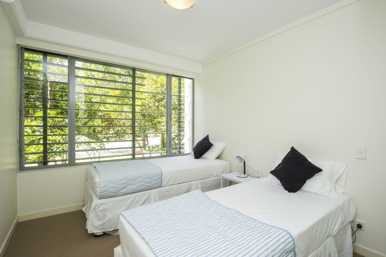 Bedroom 2, Blue on Blue Apartment 813, Magnetic Island