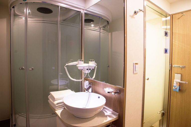 Bathroom 4, ibis budget Ambassador Seoul Dongdaemun, Jung