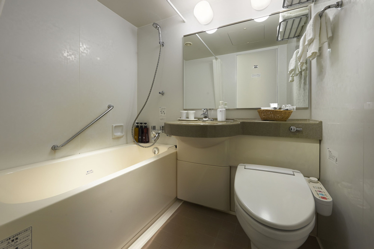 Bathroom 19