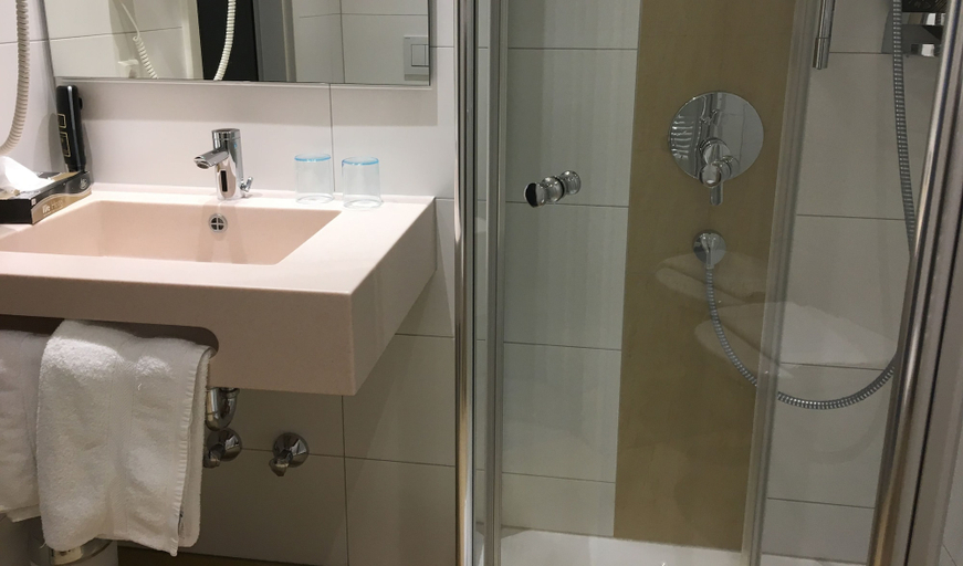 Bathroom 4, Hotel Engel, Ulm