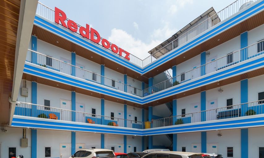 RedDoorz Plus near Palembang Icon Mall 2, Palembang