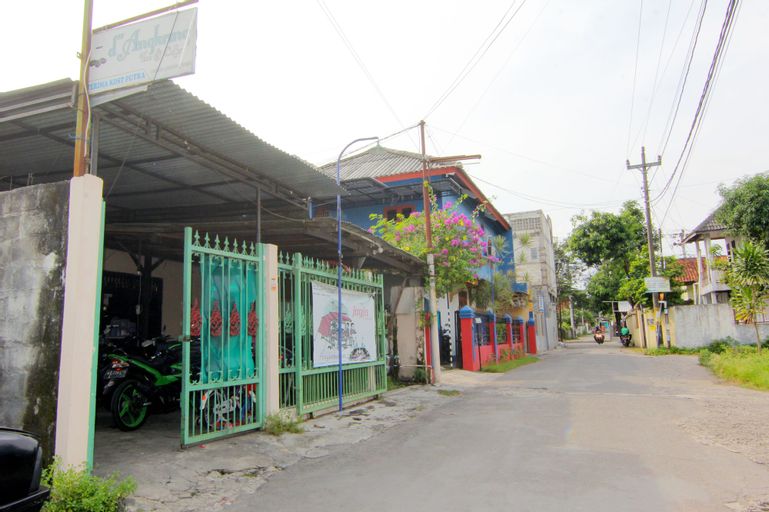 D Angkringan Wisma Sarjana, Yogyakarta