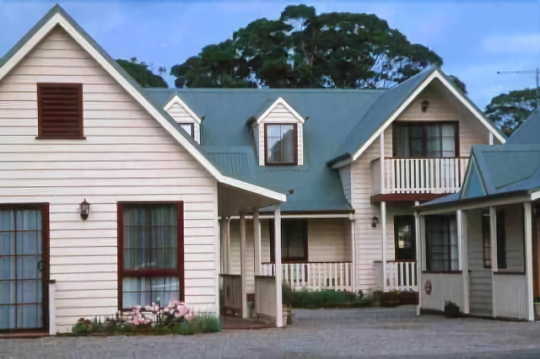 Exterior & Views