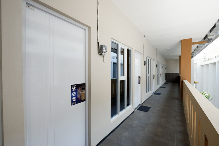 RedDoorz Plus Syariah near Paragon Mall Semarang, Semarang