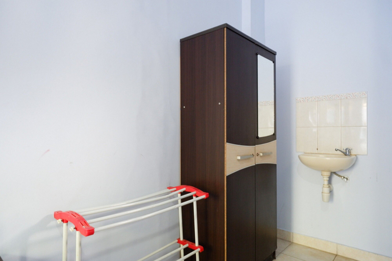 Bedroom 4, RedDoorz near Mayura Park Lombok, Lombok