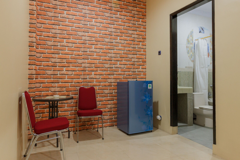 RedDoorz Plus near Pantai Malalayang Manado, Manado
