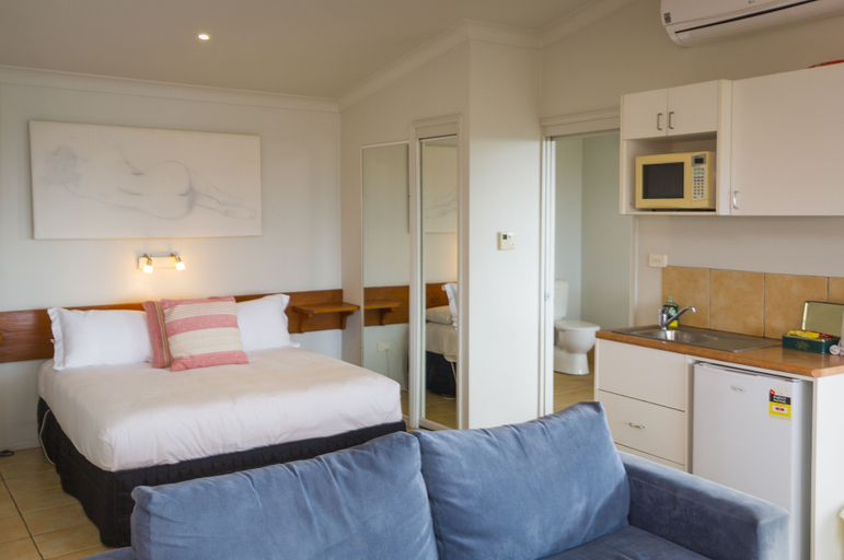 Bedroom 4, Bimbadeen Estate, Cessnock
