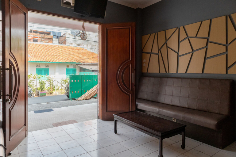 OYO 1111 Passer Baroe Inn Near RS Siloam Pasar Baru, Central Jakarta
