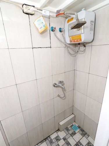 Kamar Keluarga Semanan Syariah, West Jakarta