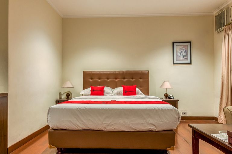 RedDoorz Plus near Dharmawangsa Square, Jakarta Selatan