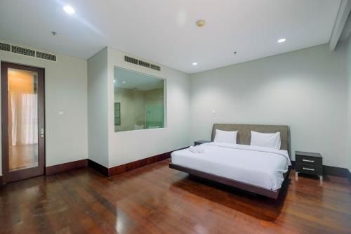 Low Rise 3BR Pearl Garden Apartment By Travelio, South Jakarta