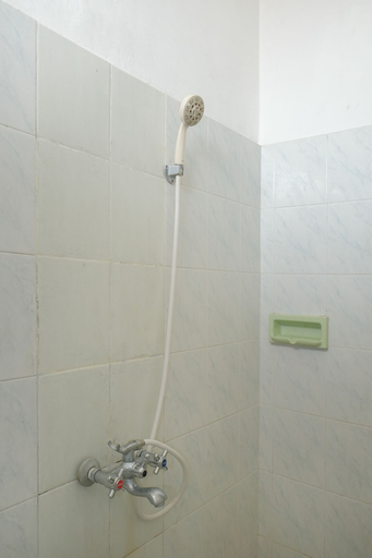 Bathroom 4, OYO 585 Hotel Perwita Sari, Yogyakarta
