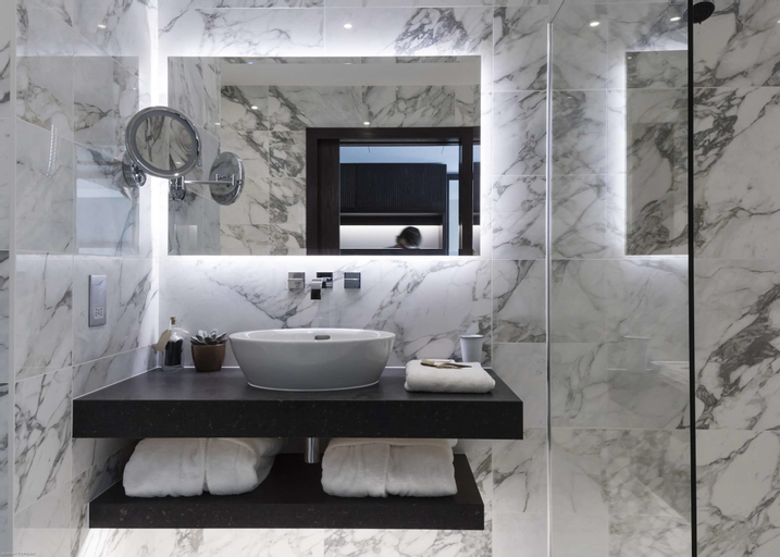 Bathroom 10