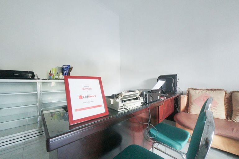 RedDoorz Syariah near Mall Roxy Banyuwangi 2, Banyuwangi