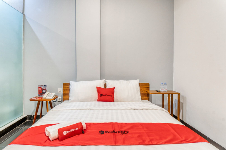 RedDoorz Plus near Taman Ismail Marzuki, Central Jakarta