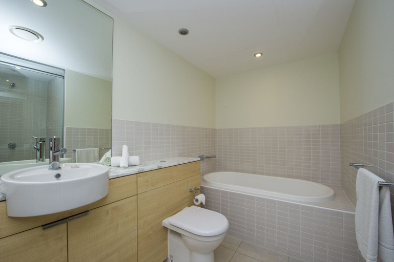 Bathroom 3, Blue on Blue Apartment 813, Magnetic Island