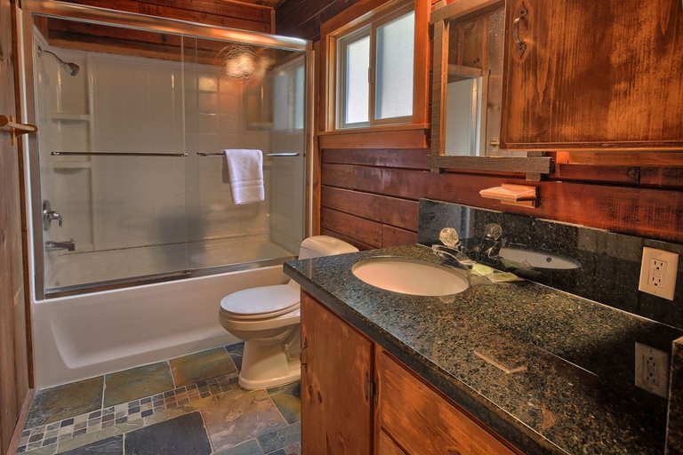 Bathroom 4, The Tree House, Mariposa