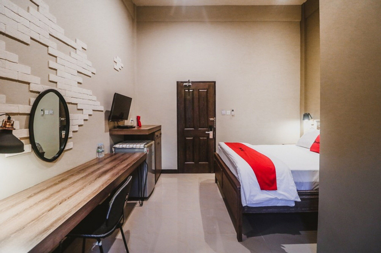 RedDoorz Plus near Mall Slipi Jaya, West Jakarta