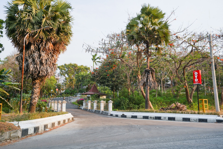 Exterior & Views 1, OYO 1346 Sinergi Hotel Gresik, Gresik