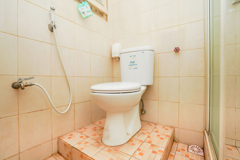 Bathroom 4, OYO 1346 Sinergi Hotel Gresik, Gresik