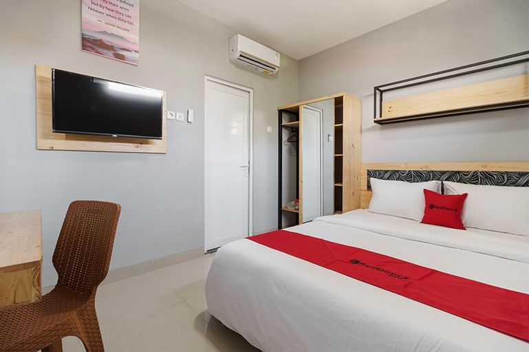 RedDoorz near Plaza Atrium Senen, Central Jakarta