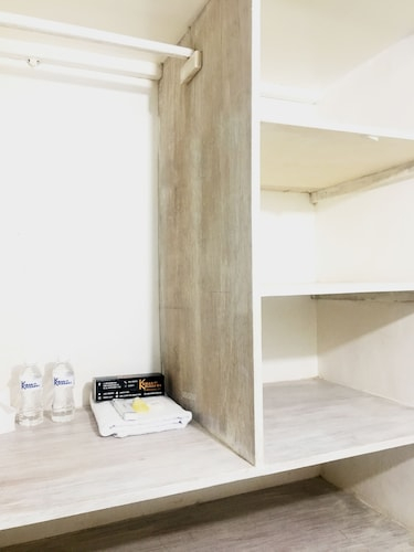 Kamar Keluarga Semanan Syariah, West Jakarta