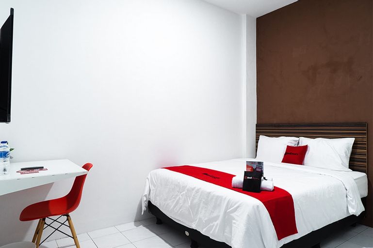 RedDoorz near Seasons City Mall, West Jakarta