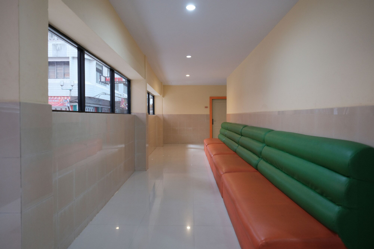 Public Area 4, RedDoorz near Jembatan Makalam Jambi, Jambi