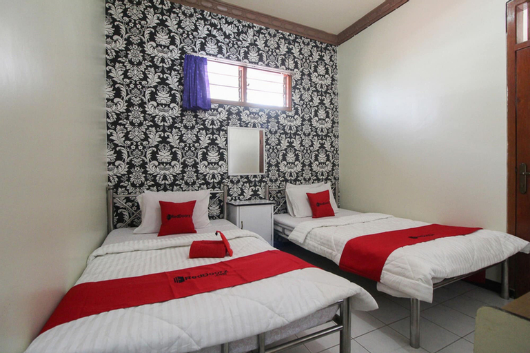 RedDoorz near Sarangan Lake, Magetan