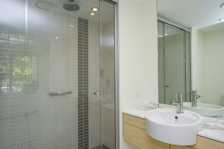 Bathroom 3, Blue on Blue Apartment 813, Magnetic Island