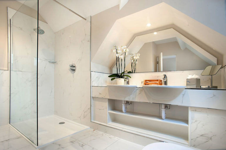 Bathroom 3, St Marys Inn, Northumberland