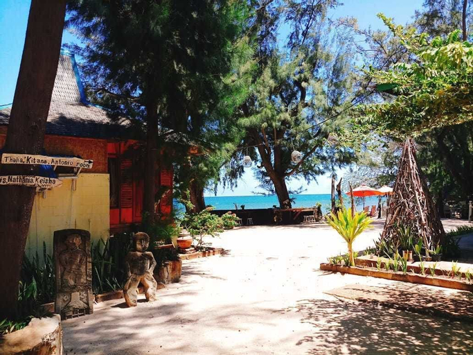 Cemara Beach Resort, Sumba Timur