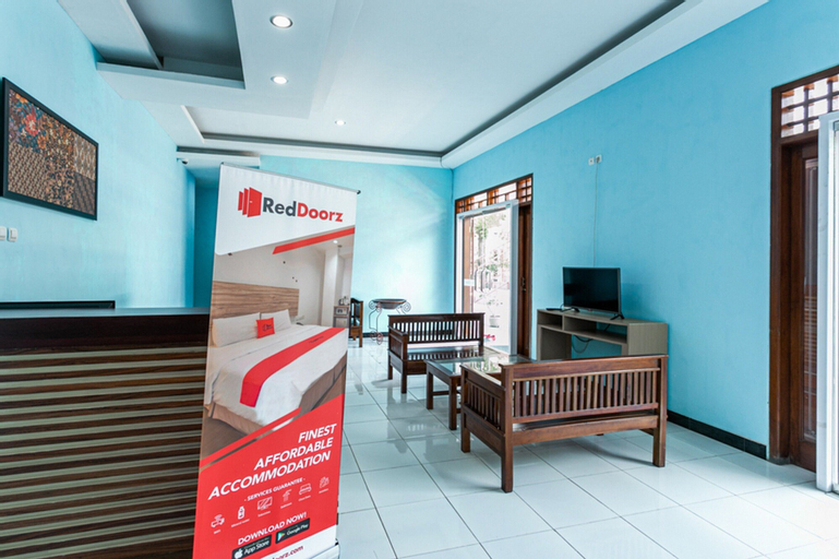 RedDoorz near Puro Mangkunegaran, Solo