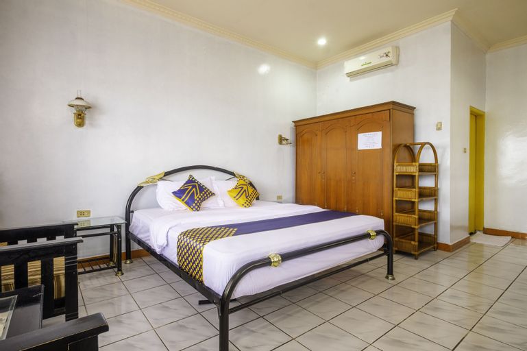 SPOT ON 1896 Hotel Mahkota Pantai, Sukabumi