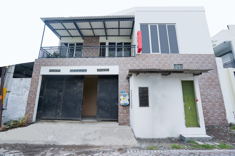 OYO 1957 Riverside Residence, Surabaya