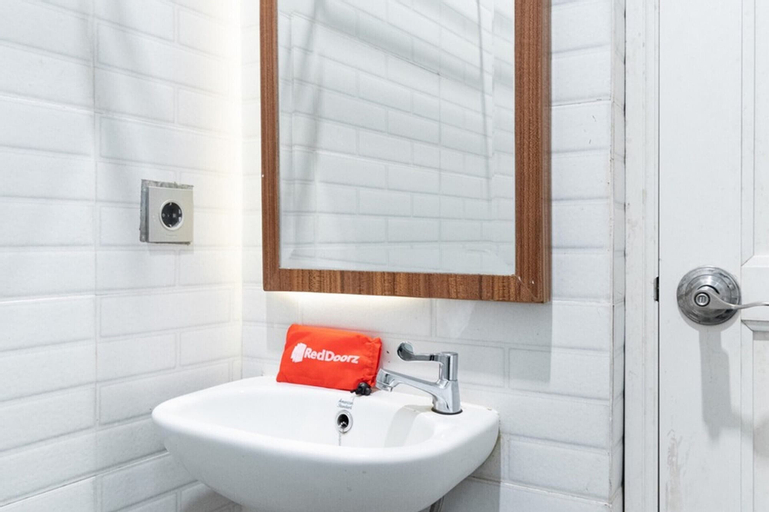 RedDoorz Premium near Centre Point Mall Medan, Medan