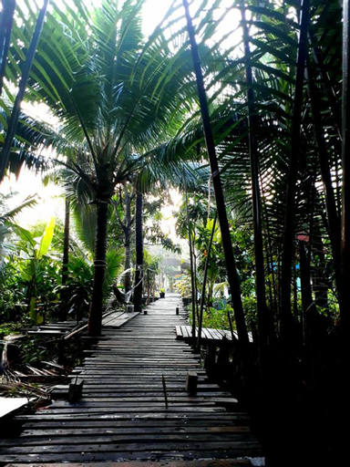 Baan Klangsuan Bang Korbua, Phra Pra Daeng