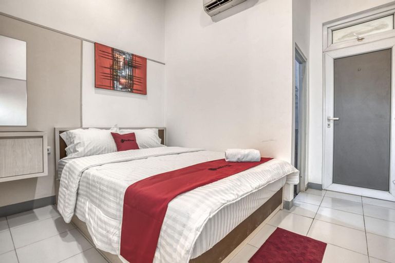 RedDoorz near Binus Anggrek 2, West Jakarta