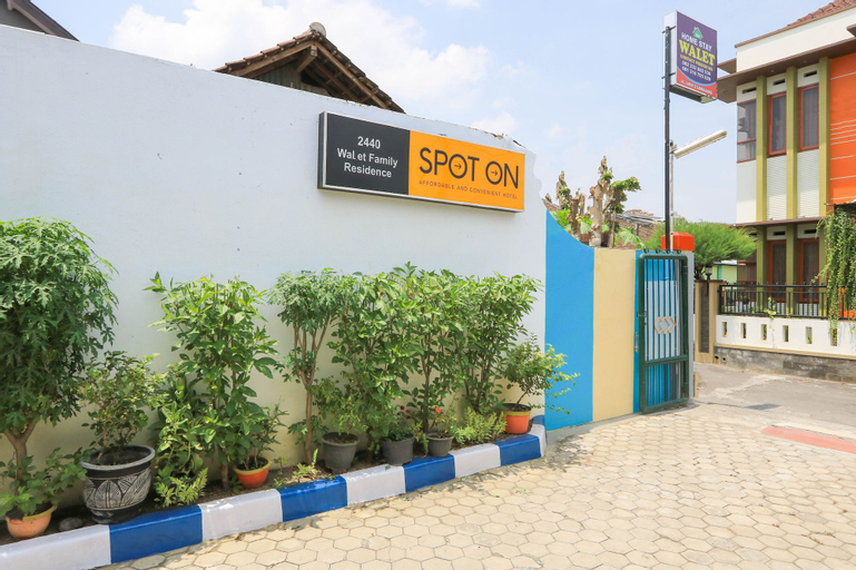 SPOT ON 2440 Wallet Family Residence Syariah, Lumajang