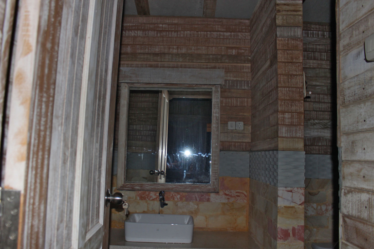 Bathroom 4, Youpy Bungalow, Lombok