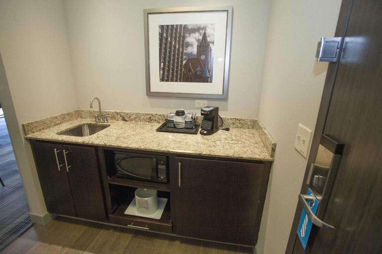 Bedroom 3, Hampton Inn & Suites St. Paul Downtown, Ramsey