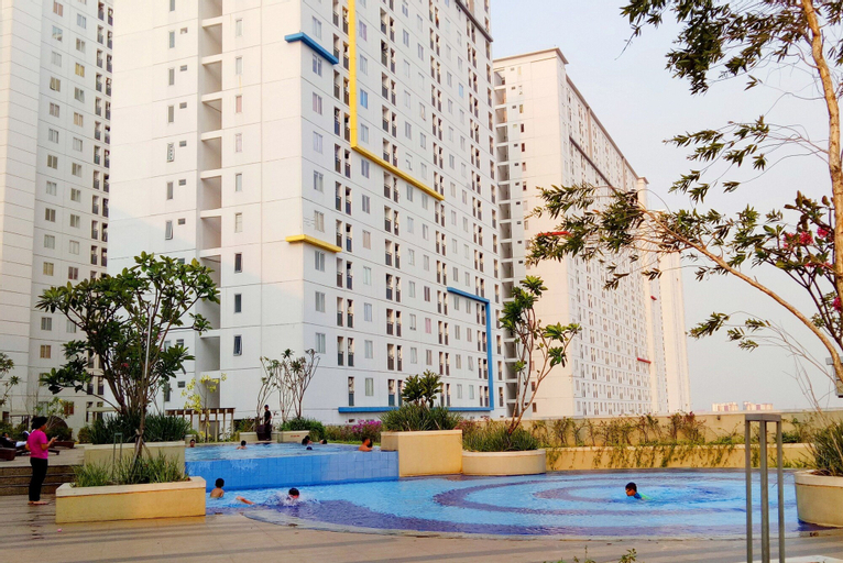 Comfort Living Bassura City Studio Apartment near Mall By Travelio, East Jakarta